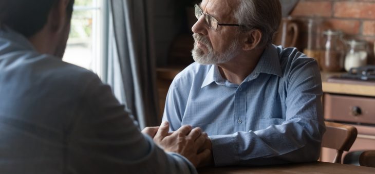 Jak wybrać między wynajmem a sprzedażą. Poradnik dla seniorów